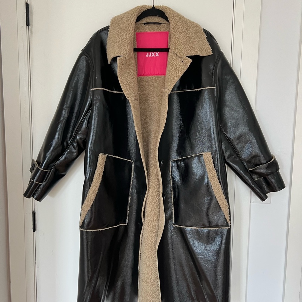 Sherpa/vegan leather oversized trenchcoat